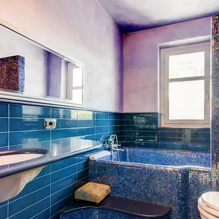 Elia Apartment *